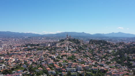 Marseille-Basilikum-Notre-Dame-De-La-Garde-Wohngebiet-Luftaufnahme-Sonniger-Tag